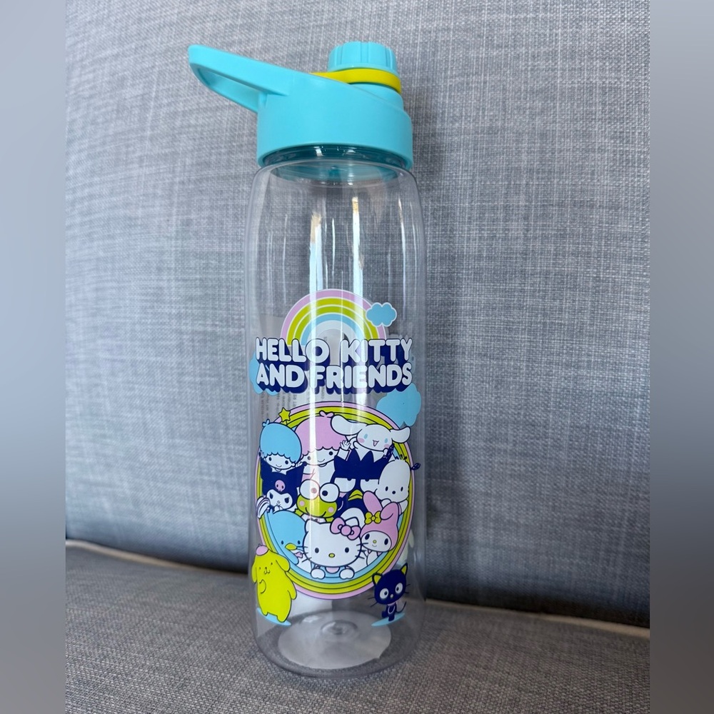 NWT! Sanrio Hello Kitty and Friends Water Bottle. 28oz